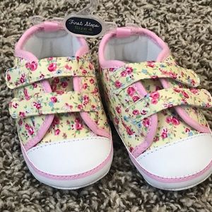 Baby girl crib shoe
